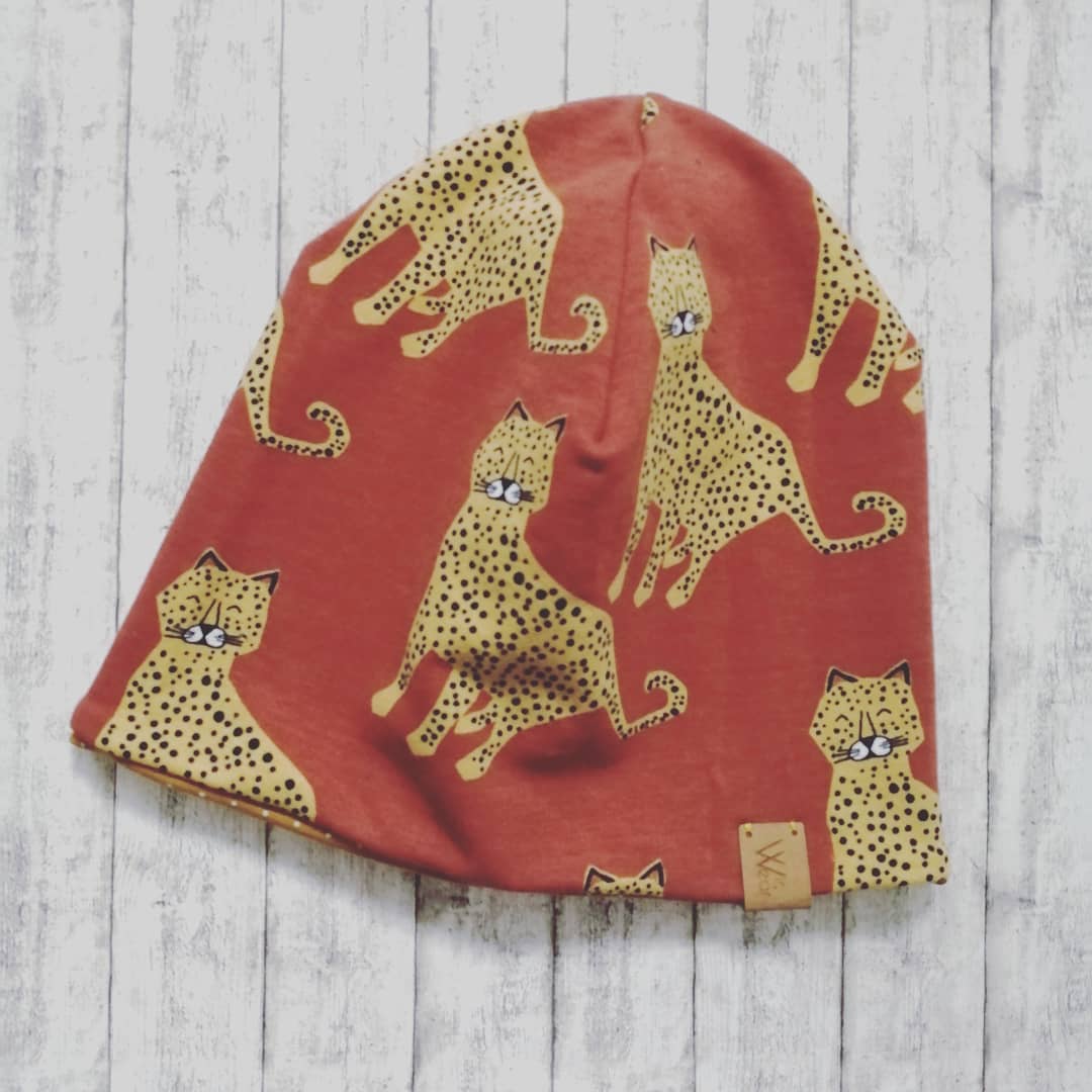 Beanie "Cheetah/white dotted mustard"