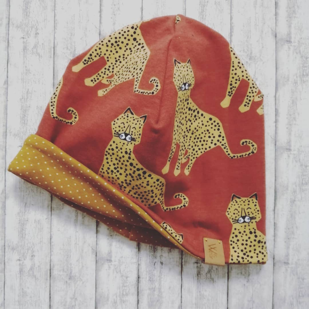 Beanie "Cheetah/white dotted mustard"